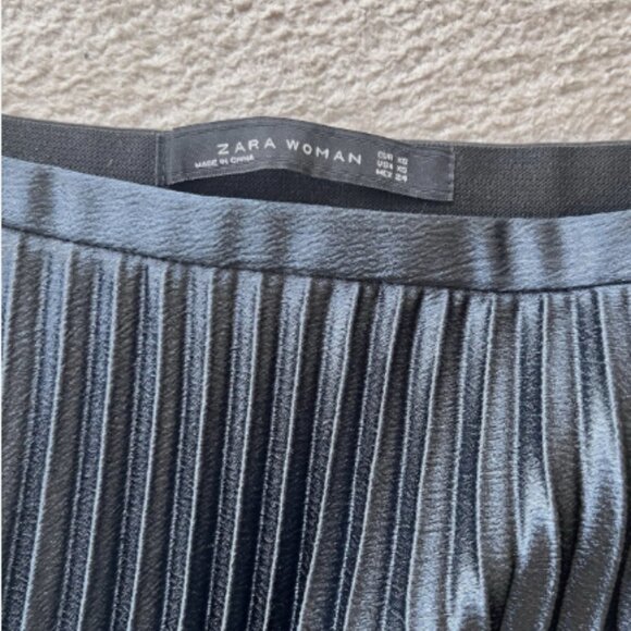 ZARA Accordion Pleated Midi Skirt in Midnight Blue Size XS CLASSIC NEUTRAL - Picture 8 of 8